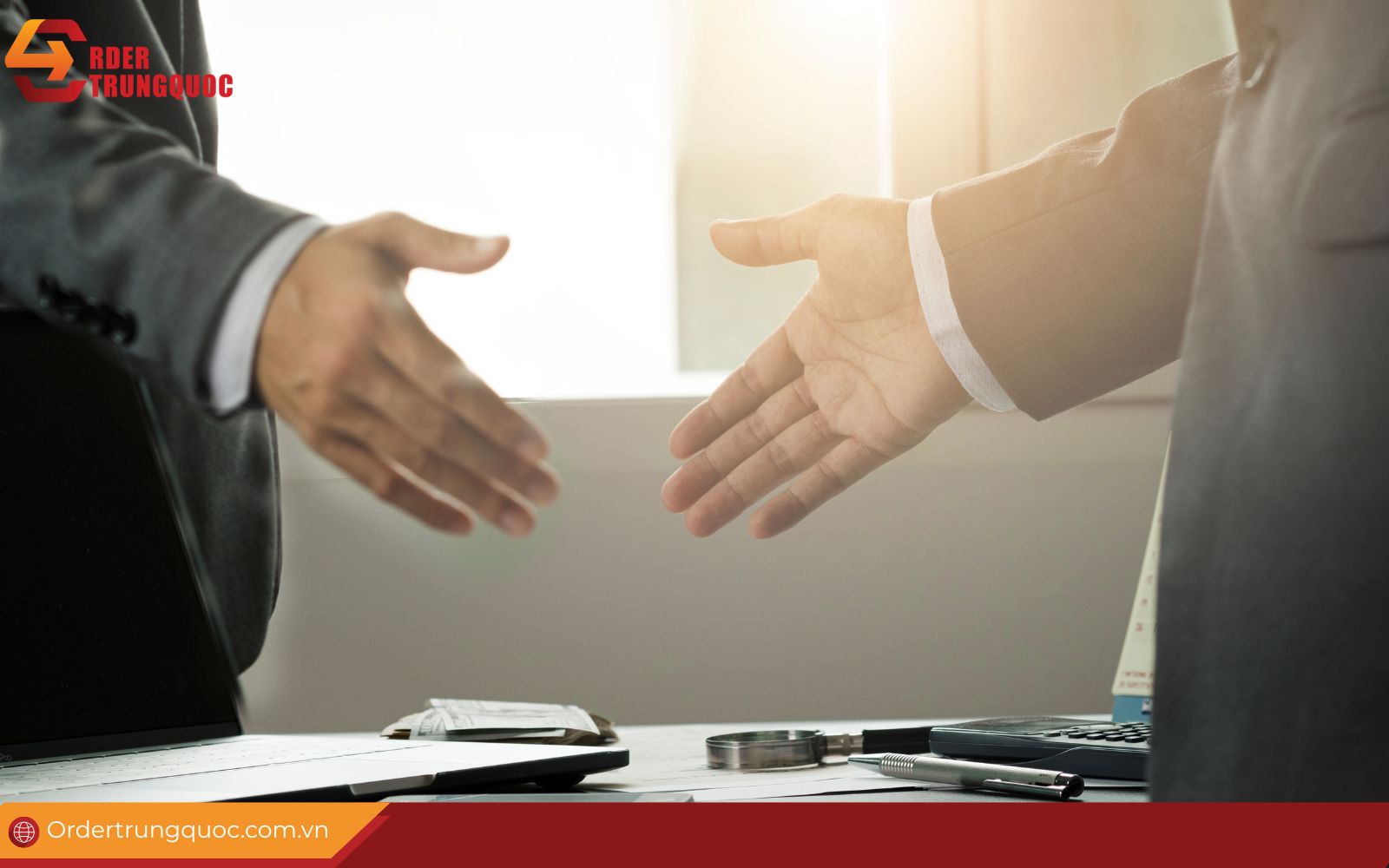Bước 1: Tìm nhà cung cấp thương lượng để dễ dàng nhập hàng Trung Quốc có hóa đơn